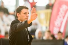 085