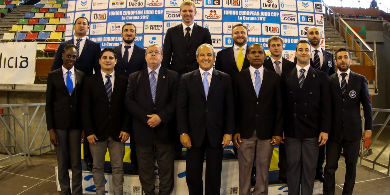 11 deportistas de élite se examinan de árbitro internacional en A Coruña