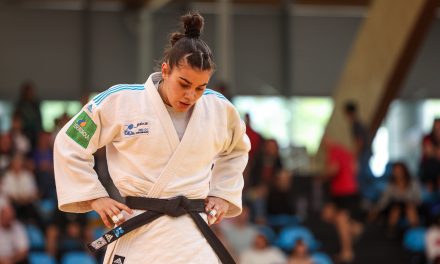 Laura Vázquez enseña qué es el judo a niños y niñas