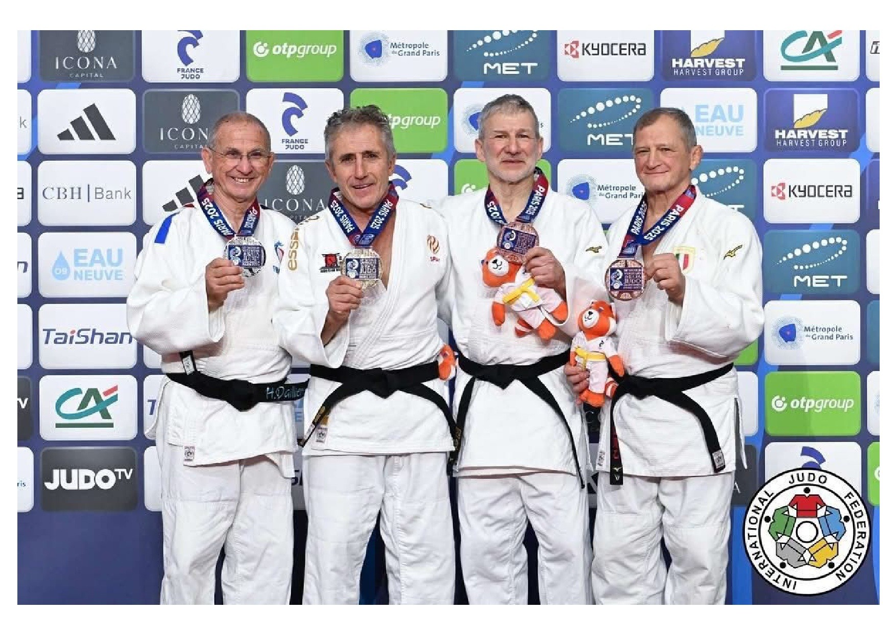 España brilla en el Mundial de Veteranos de Judo de París con tres oros y trece medallas en total