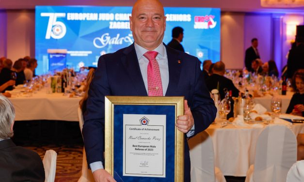 Raúl Camacho, mejor árbitro masculino europeo de 2023